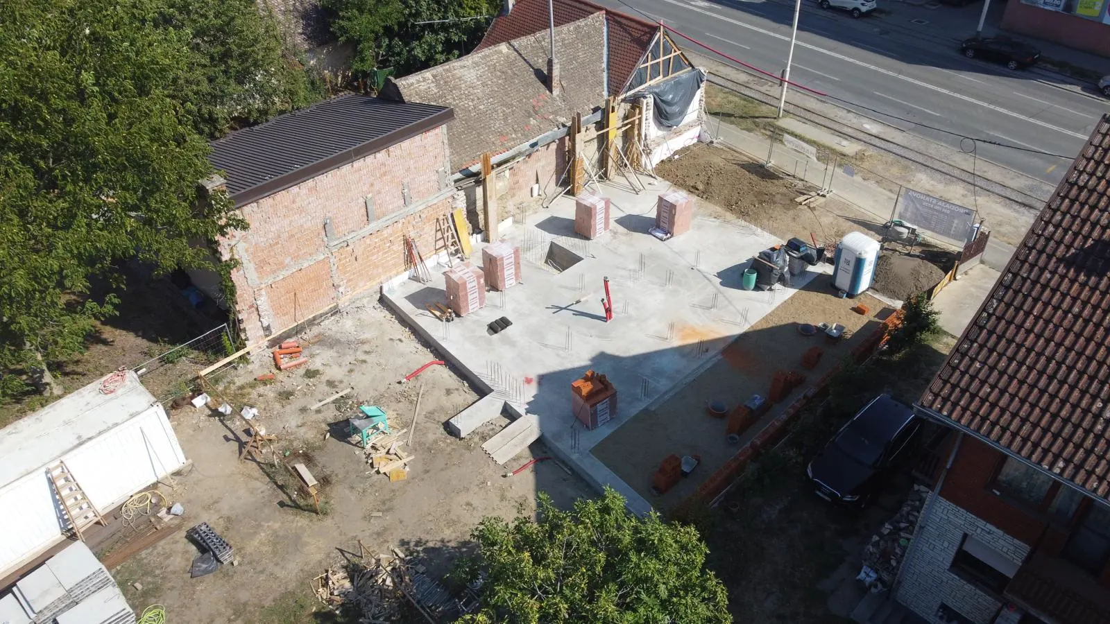 Zidanje i šalovanje vertikalnih serklaža